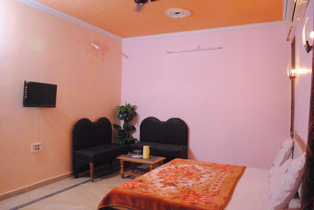Hotel Rama Utsav Gwalior Room photo