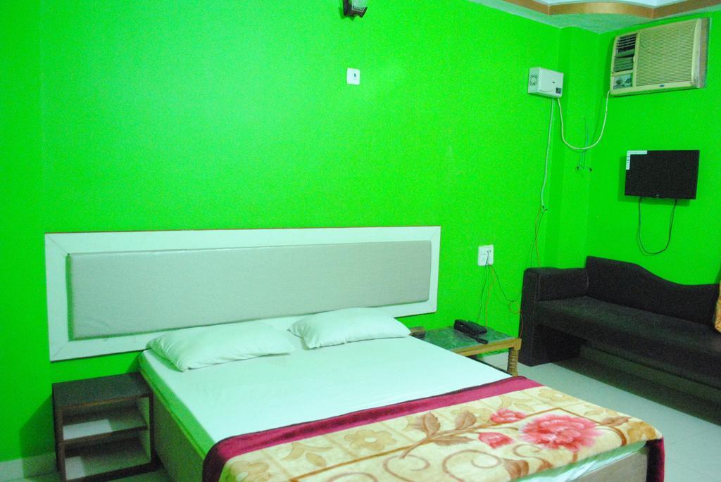 Hotel Rama Utsav Gwalior Room photo